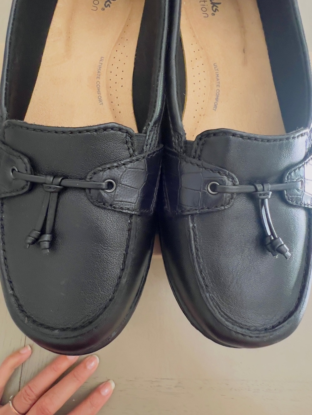 Clarks Women’s Black Leather Moccasin Slip-On. Size:9.5.